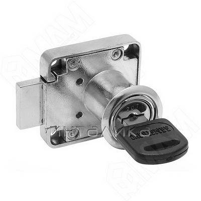 Замок выдвижной, ARMSTRONG, для одной деревянной распашной двери, толщина фасада 16-18мм, монтаж со сверлением, диаметр 20мм, один оборот ключа, хром глянец