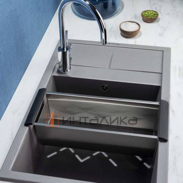 4993721